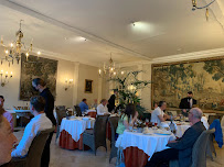 Atmosphère du Restaurant Rôtisserie Henri IV à Aÿ-Champagne - n°11