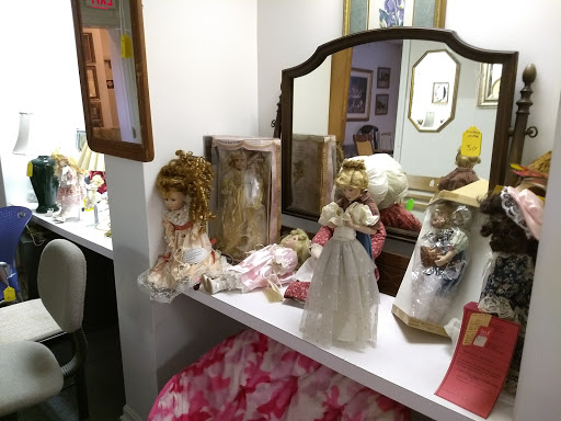 Thrift Store «New2you Thrift Store», reviews and photos, 206 William Howard Taft Rd #2, Cincinnati, OH 45219, USA