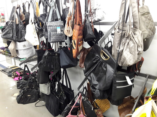 Thrift Store «99th & Camelback Goodwill Retail Store & Donation Center», reviews and photos, 10005 W Camelback Rd, Phoenix, AZ 85037, USA