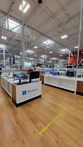 Electronics Store «Best Buy», reviews and photos, 2055 N Tomahawk Island Dr, Portland, OR 97217, USA