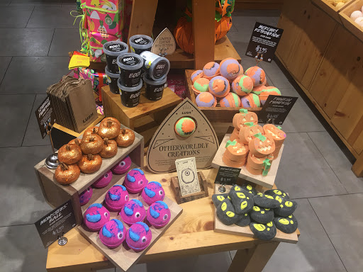 Cosmetics Store «Lush Cosmetics», reviews and photos, 3915 W 50th St, Edina, MN 55424, USA