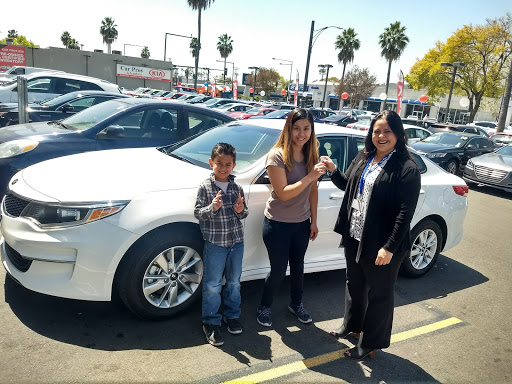 Kia Dealer «Car Pros Kia Glendale», reviews and photos, 400 S Brand Blvd, Glendale, CA 91204, USA