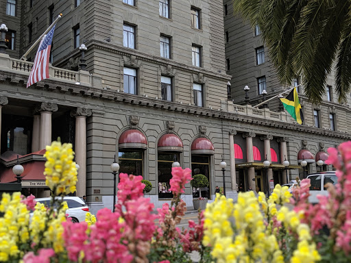 Shopping Mall «Union Square, San Francisco», reviews and photos, 333 Post St, San Francisco, CA 94108, USA