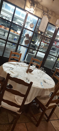 Atmosphère du Restaurant français Auberge du Vieux Village à Mallemort - n°10