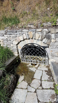 Fontaine couverte à Fontcouverte-la-Toussuire