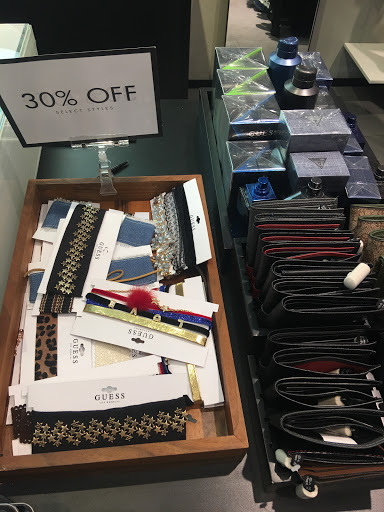 Clothing Store «GUESS», reviews and photos, 401 Biscayne Blvd, Miami, FL 33132, USA