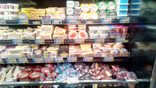 Shopping Mall «Country Club Plaza», reviews and photos, 2310 Watt Ave, Sacramento, CA 95825, USA