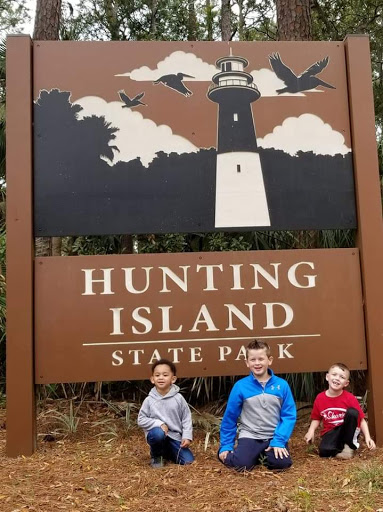 Drive-in Movie Theater «Highway 21 Drive In Movie Theater», reviews and photos, 55 Parker Dr, Beaufort, SC 29906, USA