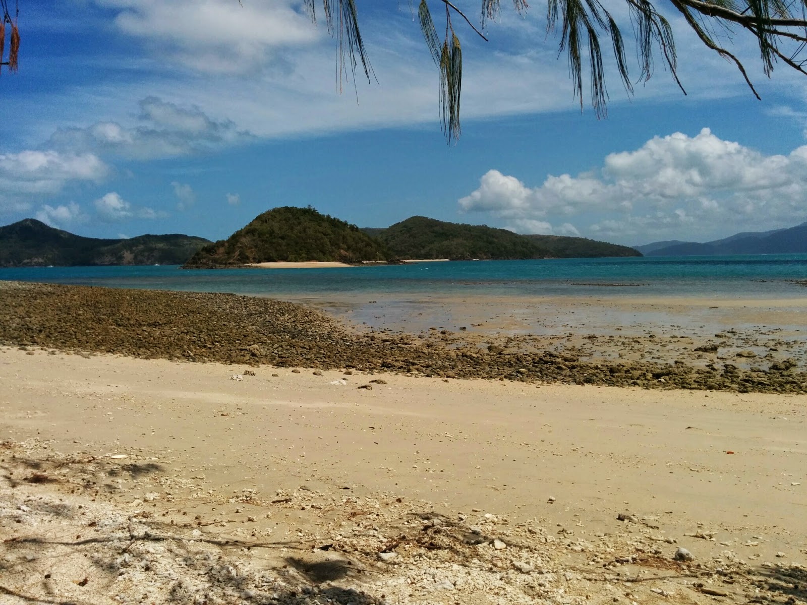 Photo of Cockatoo Beach with bright sand surface