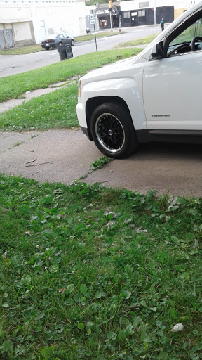 Tire Shop «Discount Tire Store - Center Line, MI», reviews and photos, 26805 Van Dyke, Center Line, MI 48015, USA