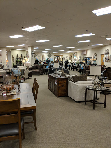 Furniture Store «Raymour & Flanigan Furniture and Mattress Store», reviews and photos, 100 Highland Ave, Seekonk, MA 02771, USA