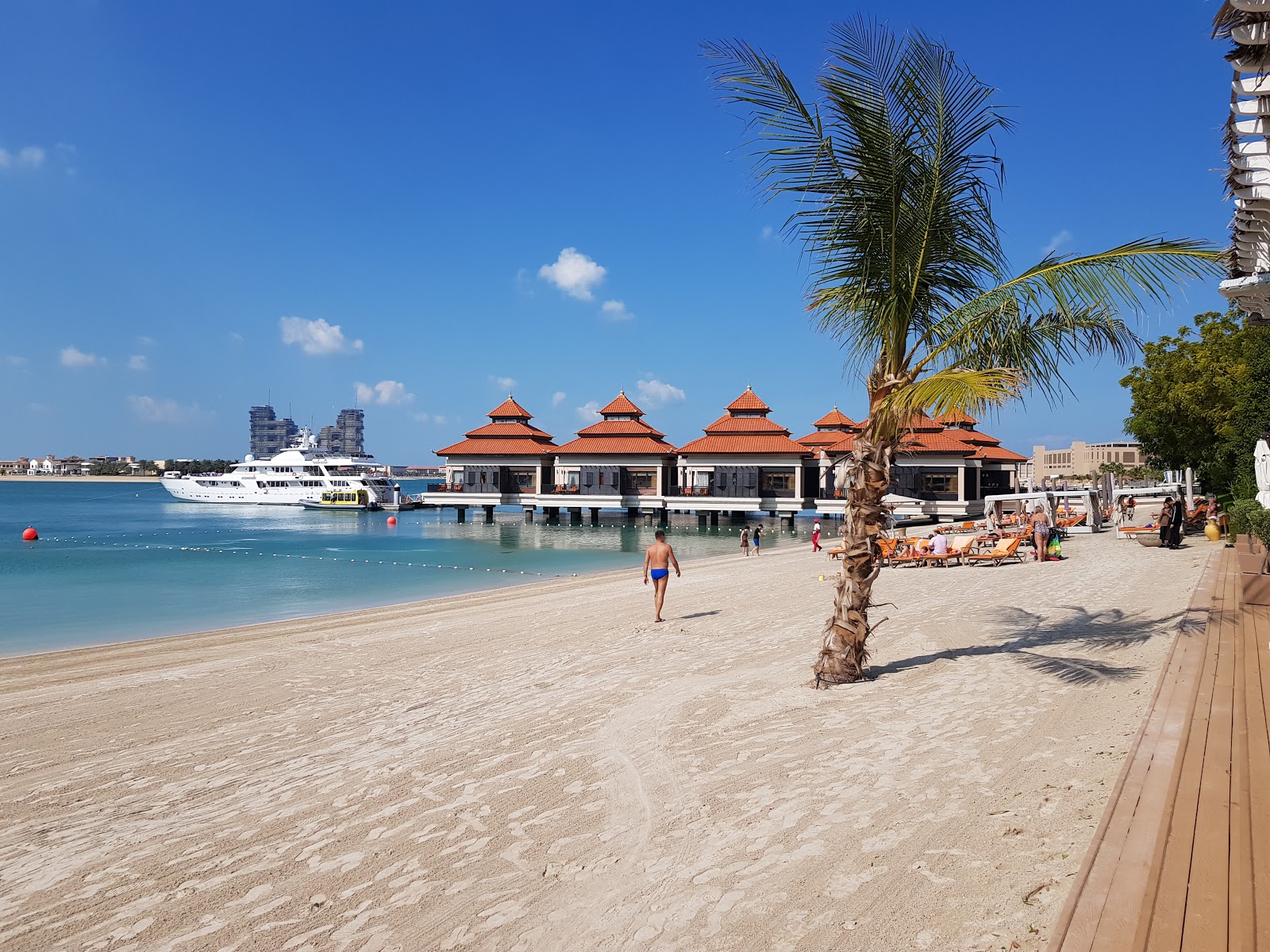 Foto von Anantara resort beach mit heller feiner sand Oberfläche