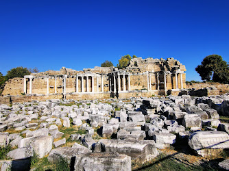 Anıtsal Çeşme (Nymphaeum)