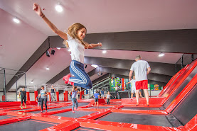 Jump & Climb Untreusee - Trampolinhalle, Indoorklettern & Indoorsoccer