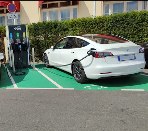 Borne de recharge de véhicules électriques MobiSDEC Charging Station Cabourg