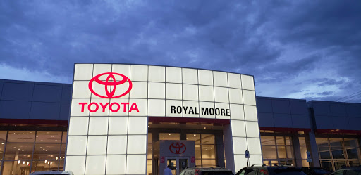 Toyota Dealer «Royal Moore Toyota», reviews and photos, 1415 SE River Rd, Hillsboro, OR 97123, USA