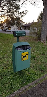 Distributeur sacs déjections canines à Marly