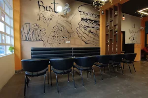 Mr. Krisper Café & Lounge Ladwa image