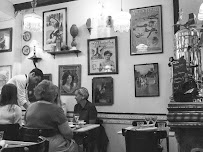 Atmosphère du Restaurant français Le P'tit Troquet à Paris - n°8