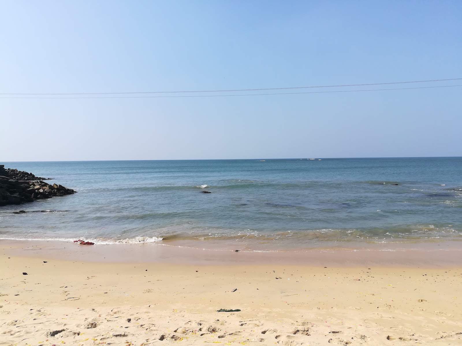 Photo de Thirumullavaram Beach zone sauvage