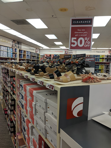 Shoe Store «Famous Footwear», reviews and photos, 211 NE Englewood Rd, Kansas City, MO 64118, USA