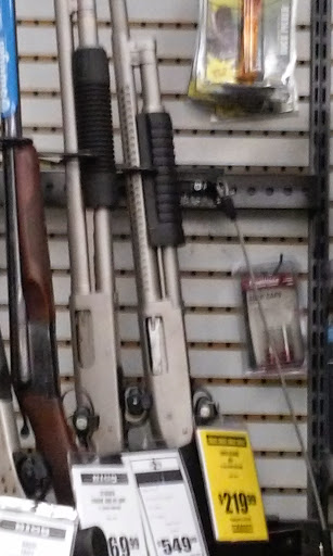 Sporting Goods Store «Big 5 Sporting Goods - Fresno», reviews and photos, 5488 N Blackstone Ave, Fresno, CA 93710, USA