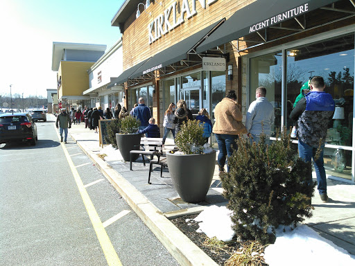 Shopping Mall «Gateway Shopping Center», reviews and photos, 221 E Swedesford Rd, Wayne, PA 19087, USA