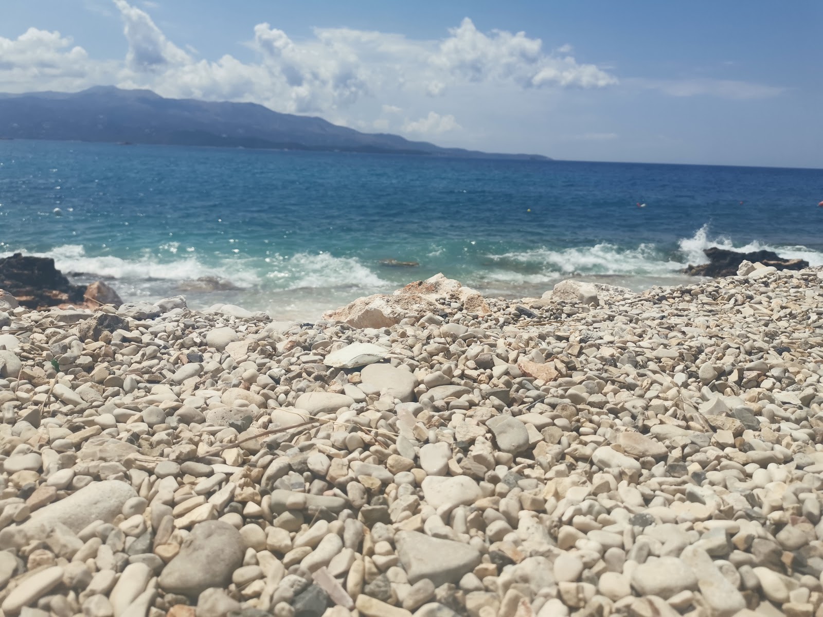 Foto av Neasden Lane beach med turkos rent vatten yta