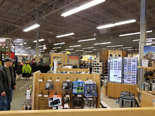 Camping Store «REI», reviews and photos, 17W160 W 22nd St, Oakbrook Terrace, IL 60181, USA