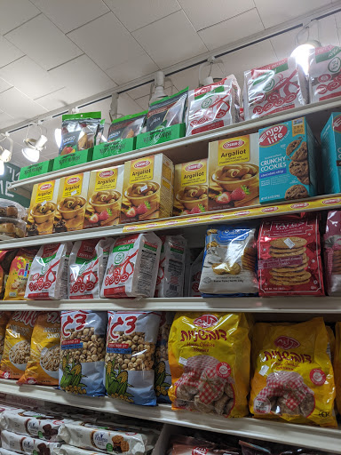 Kosher Grocery Store «Emanu-el Delicatessen», reviews and photos, 52 W Railroad Ave, Tenafly, NJ 07670, USA