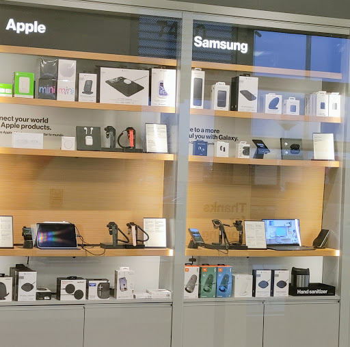 Cell Phone Store «Verizon», reviews and photos, 7450 Kingery Hwy, Willowbrook, IL 60527, USA