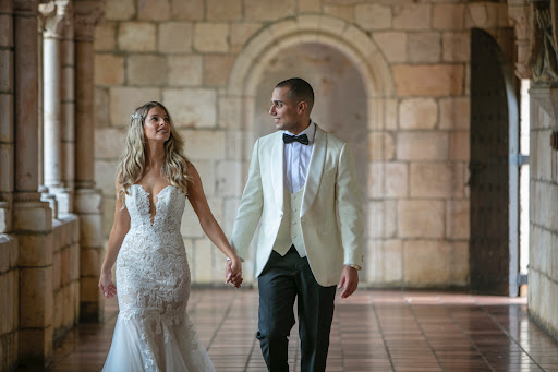 Bridal Shop «Lauderdale Bride - Upscale & Intimate Bridal Boutique in the heart of Fort Lauderdale», reviews and photos, 4130 N Federal Hwy, Fort Lauderdale, FL 33308, USA