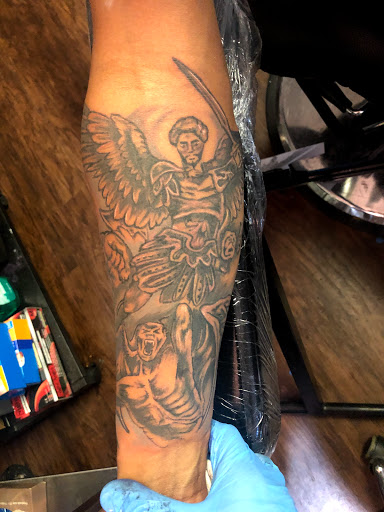 Tattoo Shop «La Vida Ink», reviews and photos, 4602 N Franklin Rd, Indianapolis, IN 46226, USA