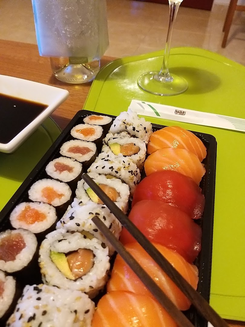 Sakura Sushi restaurante Japonés