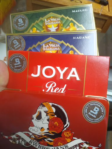 Cigar Shop «Tobacco Road Fine Cigars, Indoor Golf & Gifts.», reviews and photos, 3118 S Cooper St, Arlington, TX 76015, USA