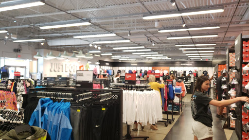 Clothing Store «Nike Factory Store», reviews and photos, 505 Premium Outlets Dr, Monroe, OH 45050, USA