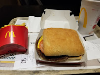 Cheeseburger du Restauration rapide McDonald's à Versailles - n°6