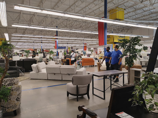 Outlet Store «Rooms To Go Outlet Furniture Store - Seffner», reviews and photos, 11540 E Highway 92, Seffner, FL 33584, USA