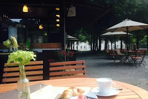 Café Sommerlust in the castle garden Schoenhausen image