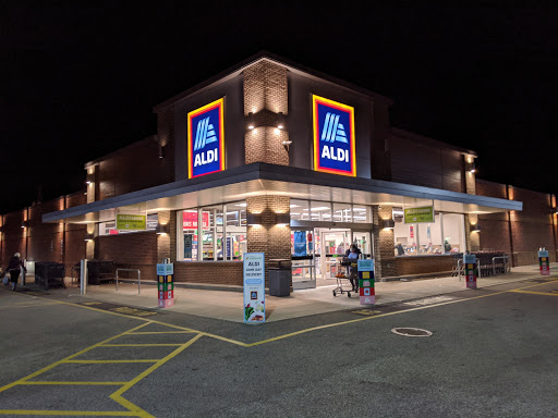 Supermarket «ALDI», reviews and photos, 1600 W 117th St, Lakewood, OH 44107, USA