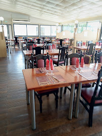Atmosphère du Restaurant asiatique La Cité d'Or 金城餐馆 à Puget-sur-Argens - n°8