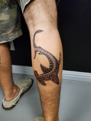 Explore heart and rose tattoo ideas, creative tattoo ideas in Hilo, available at Pacific Island Ink