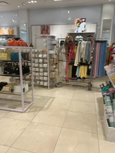 Clothing Store «Forever 21», reviews and photos, 1001 N Arney Rd #1000, Woodburn, OR 97071, USA