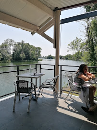 Atmosphère du Restaurant français Le Nymphéa à Lamarche-sur-Saône - n°12