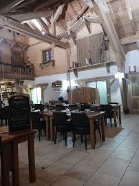 Atmosphère du Restaurant français Le Petit Fourneau à Mont-Saxonnex - n°11