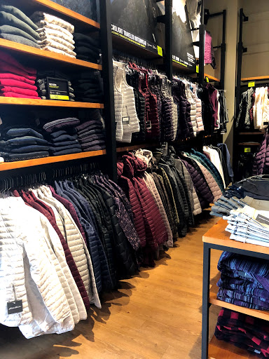 Clothing Store «Eddie Bauer Outlet», reviews and photos, 18501 Outlet Blvd #300, Chesterfield, MO 63005, USA