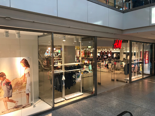 Stores to buy women's beige vests Nuremberg