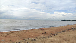 Kuala Sungai Baru Beach'in fotoğrafı düz ve uzun ile birlikte