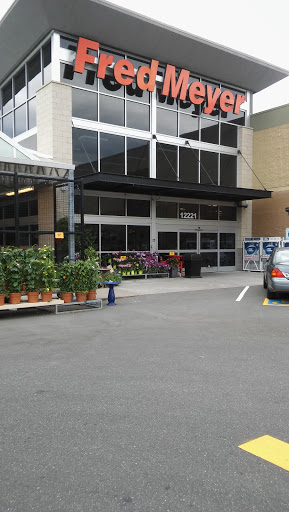 Grocery Store «Fred Meyer», reviews and photos, 12221 120th Ave NE, Kirkland, WA 98034, USA