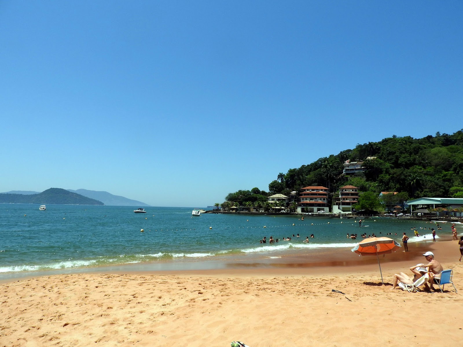 Foto de Praia do Sítio Bom com areia bege superfície